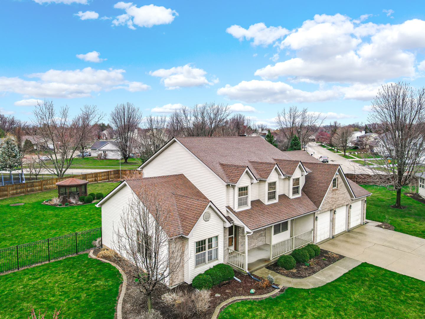 959 Willow Circle DeKalb, IL 60115 - Photo 4 of 39 a aerial view of a house with a yard
