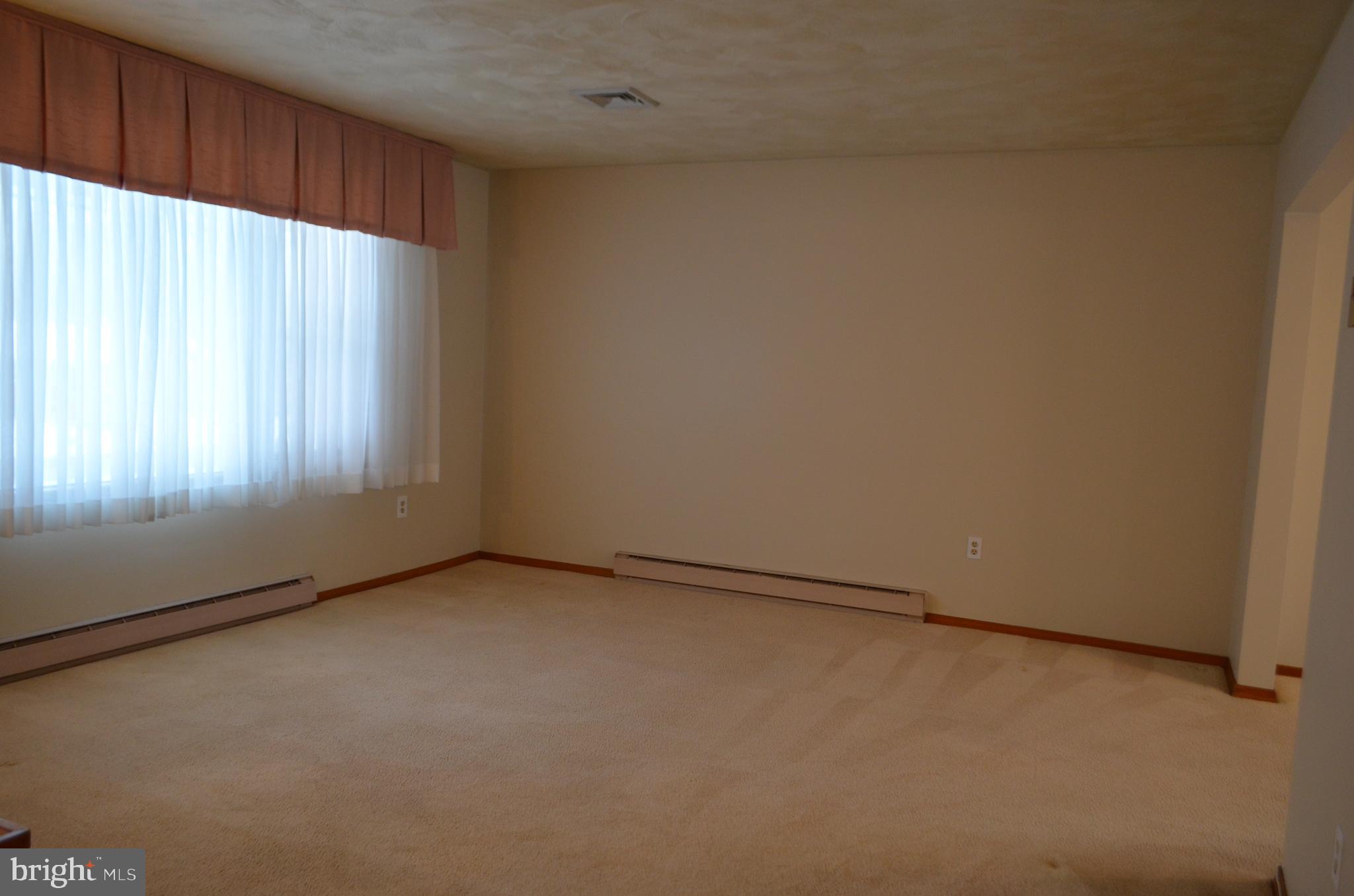 437 Springlake Road Harrisburg, PA 17112 - Photo 3 of 18 Gallery Image 3
