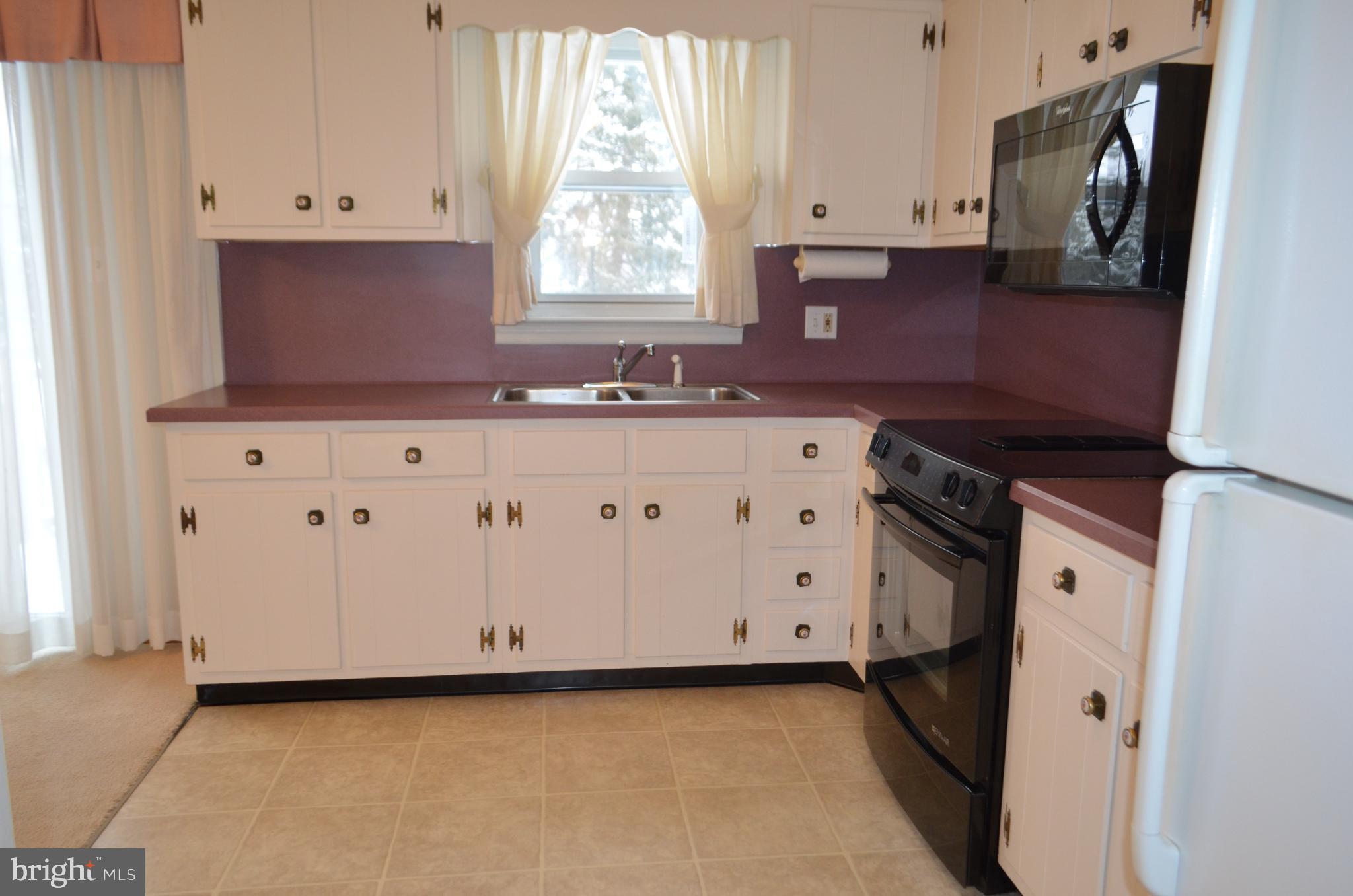 437 Springlake Road Harrisburg, PA 17112 - Photo 4 of 18 Gallery Image 4