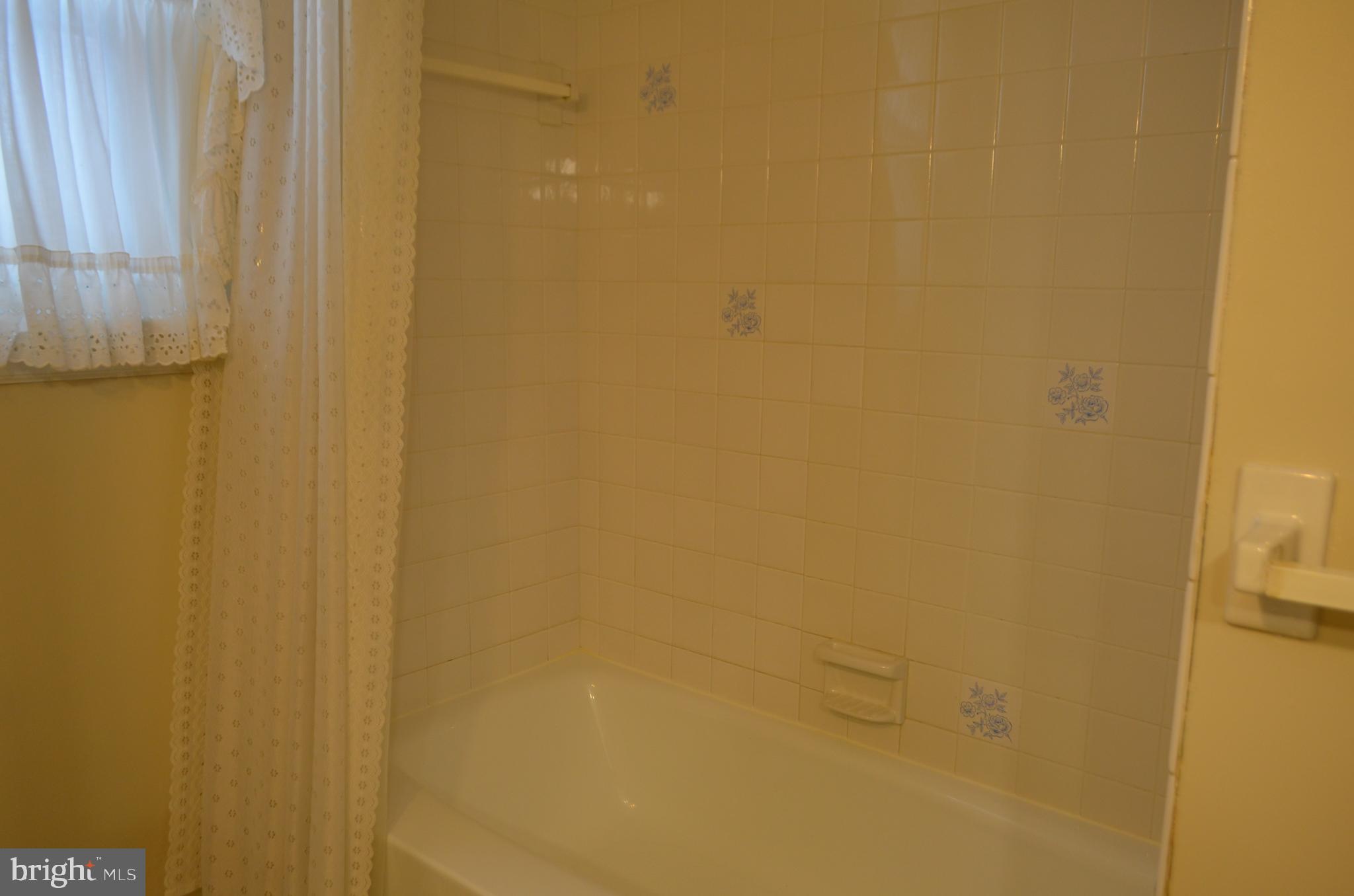 437 Springlake Road Harrisburg, PA 17112 - Photo 9 of 18 Gallery Image 9