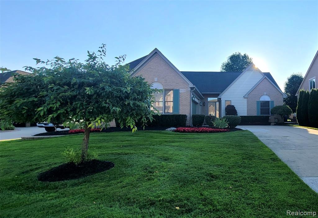 59675 Glacier Ridge South Washington, MI 48094 - Photo 2 of 23