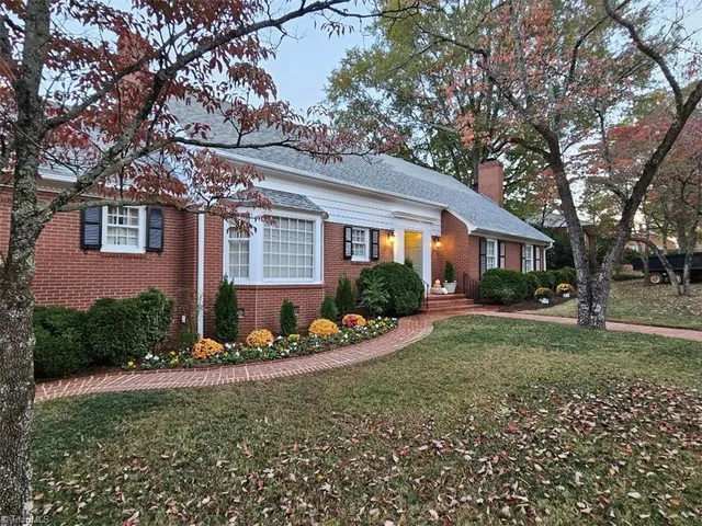 $595,800 | 403 Weaver Drive, Lexington, NC 27292