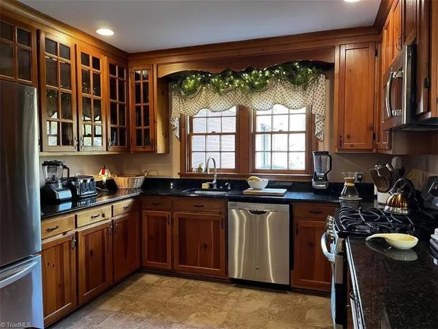 $595,800 | 403 Weaver Drive, Lexington, NC 27292