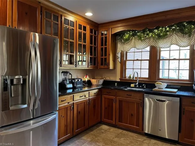 $595,800 | 403 Weaver Drive, Lexington, NC 27292