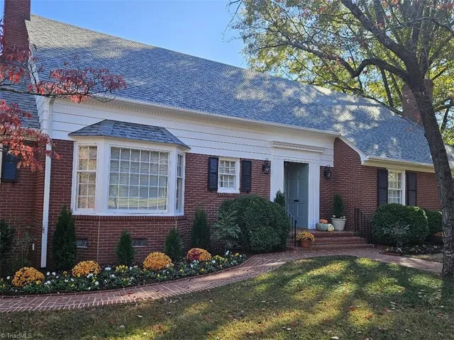 $595,800 | 403 Weaver Drive, Lexington, NC 27292