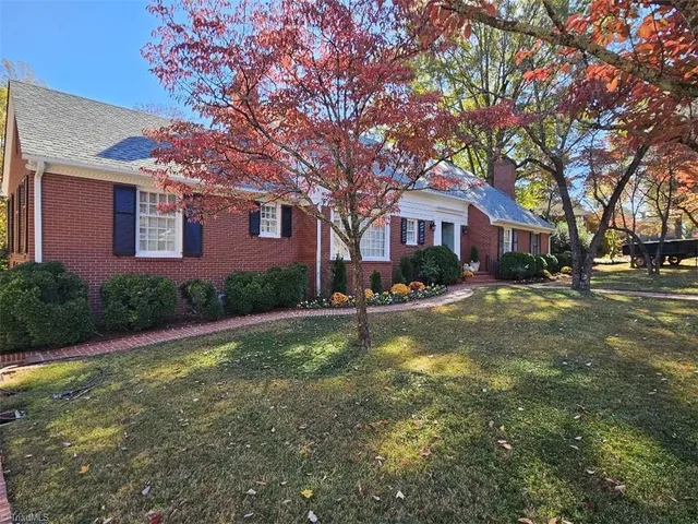 $595,800 | 403 Weaver Drive, Lexington, NC 27292