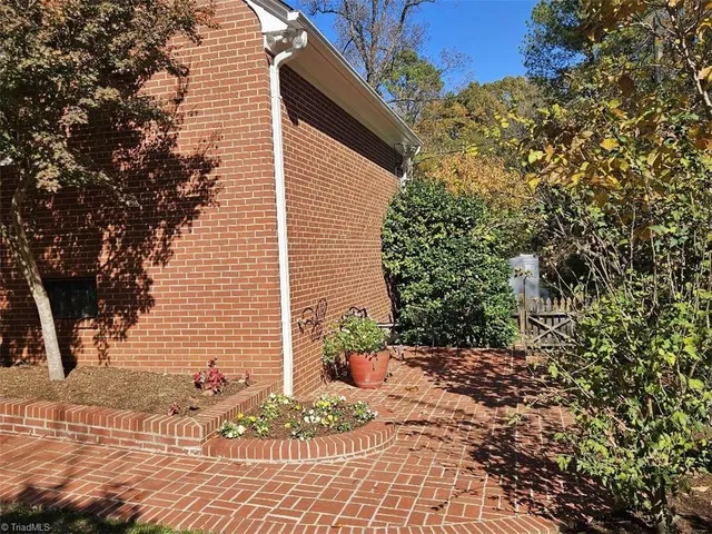 $595,800 | 403 Weaver Drive, Lexington, NC 27292