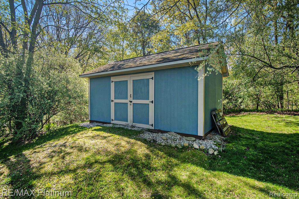 11392 Hyne Road Brighton, MI 48114 - Photo 27 of 29 Gallery Image 27