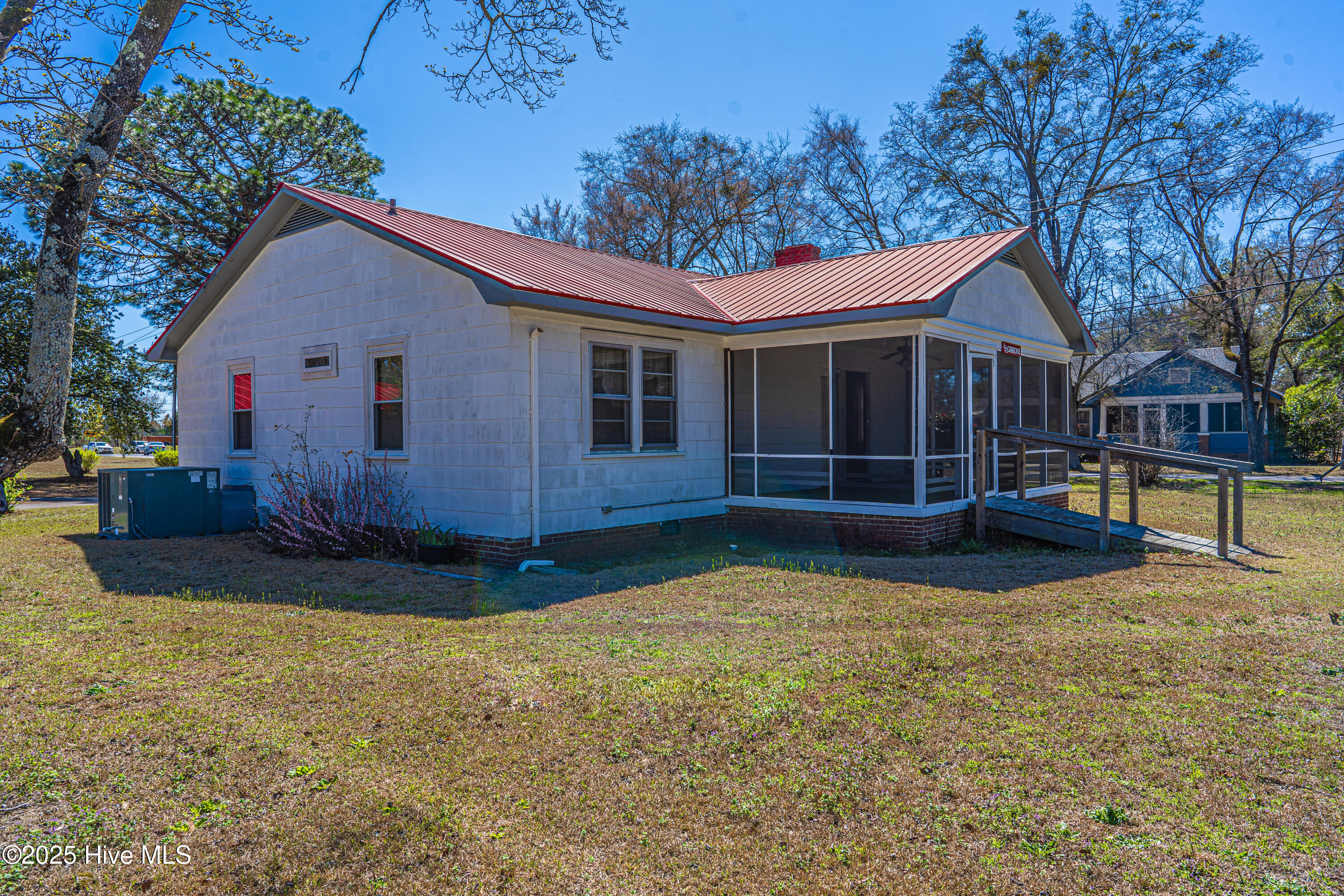 152 Gibbons Street Hamlet, NC 28345 - Photo 5 of 69 DSC04348