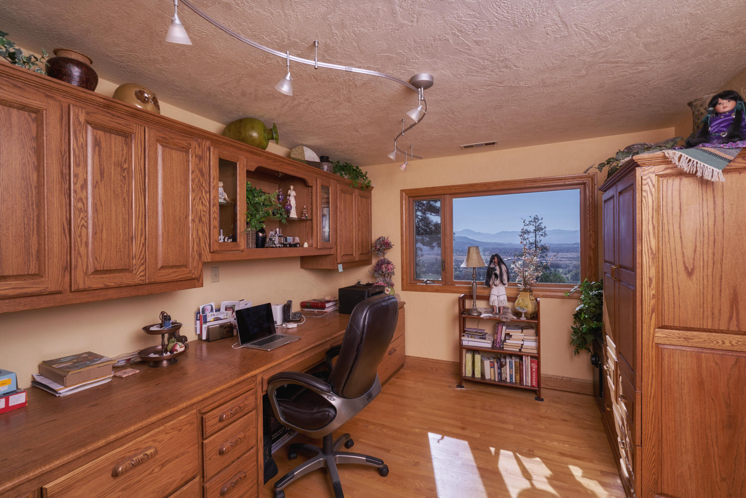 150 Nick Young Road Eagle Point, OR 97524 - Photo 16 of 41 a room with furniture a rug and a window