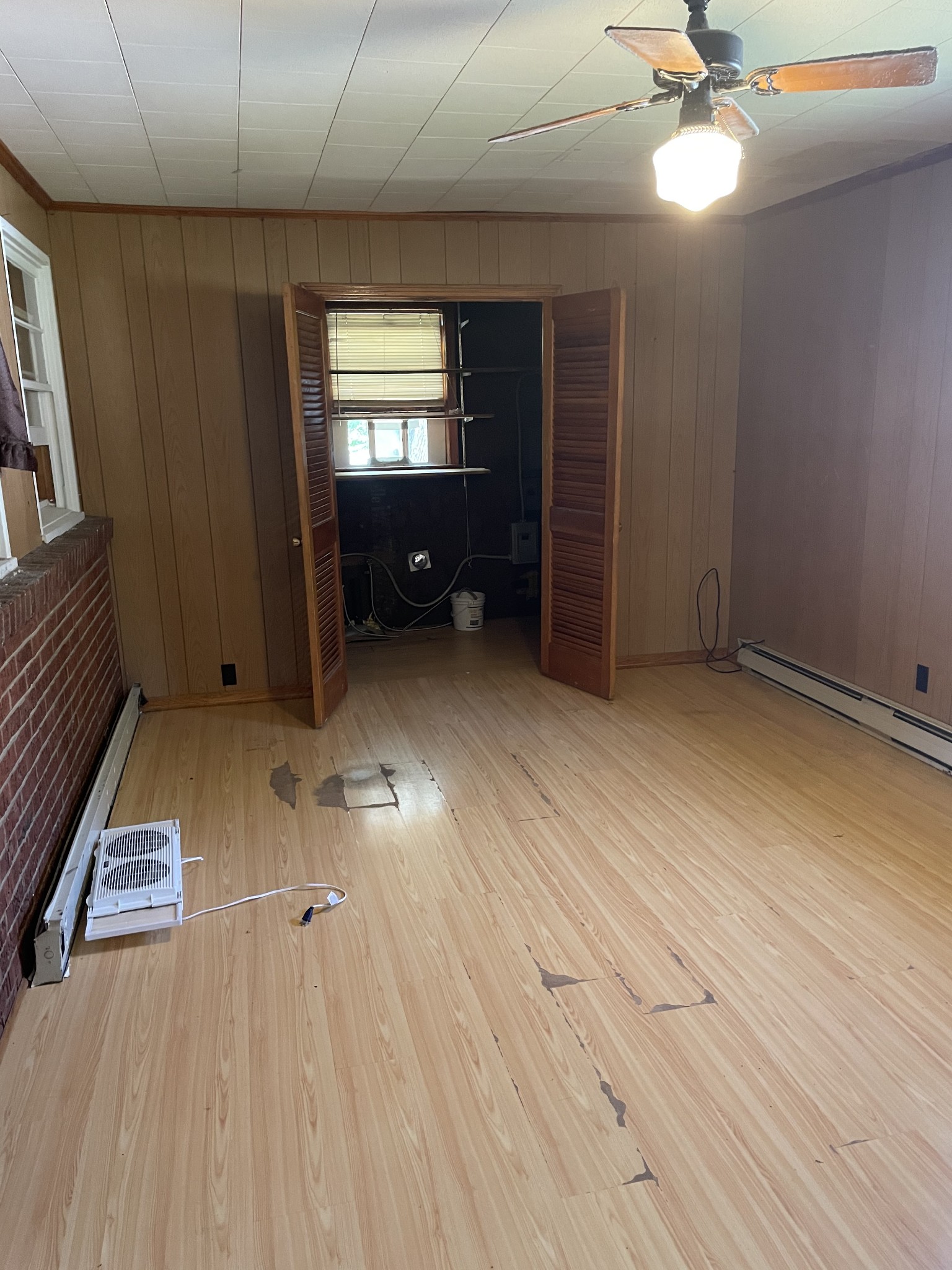 2004 Post Road Clarksville, TN 37043 - Photo 15 of 16 an empty room with windows