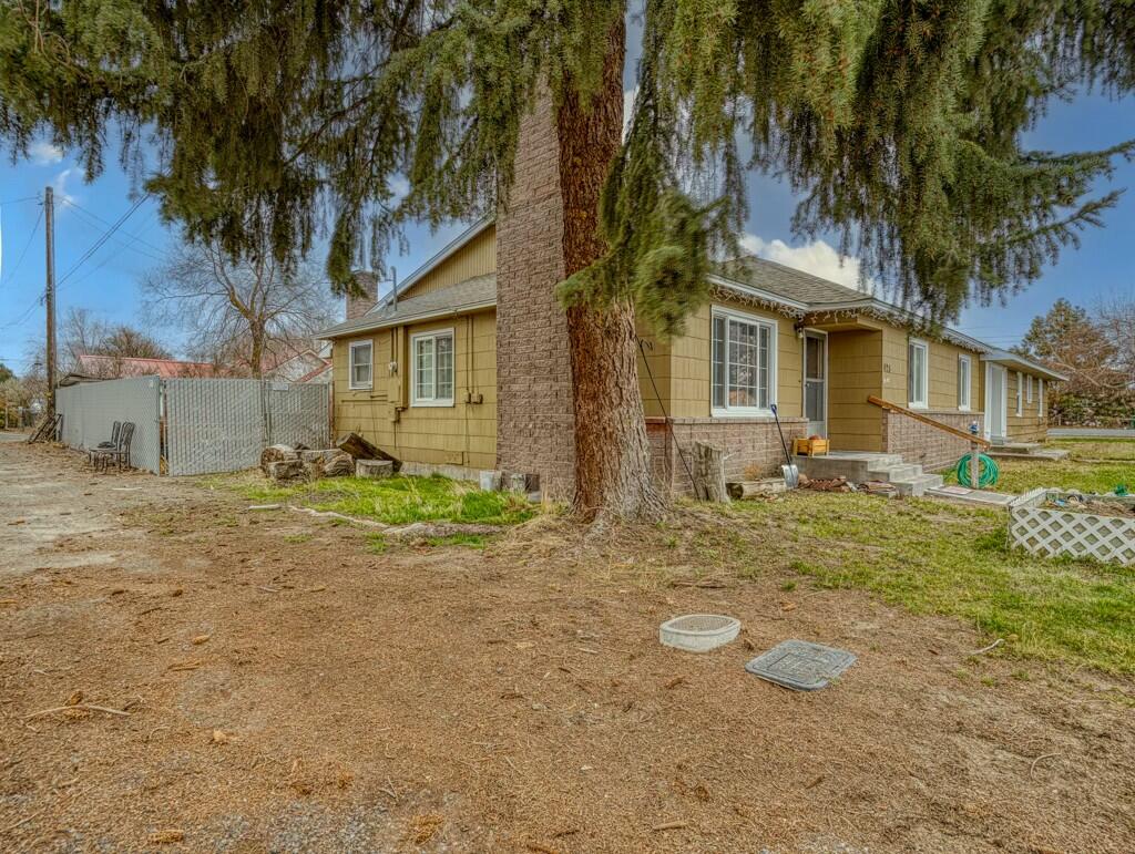 425 West 1st Street Merrill, OR 97633 - Photo 30 of 38 1st St. Side view
