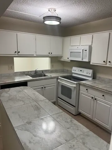 $2,115 | 6272 Chasewood Drive, Unit B, Jupiter, FL 33458