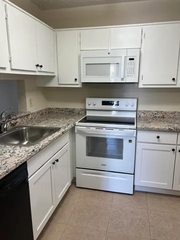 $2,115 | 6272 Chasewood Drive, Unit B, Jupiter, FL 33458
