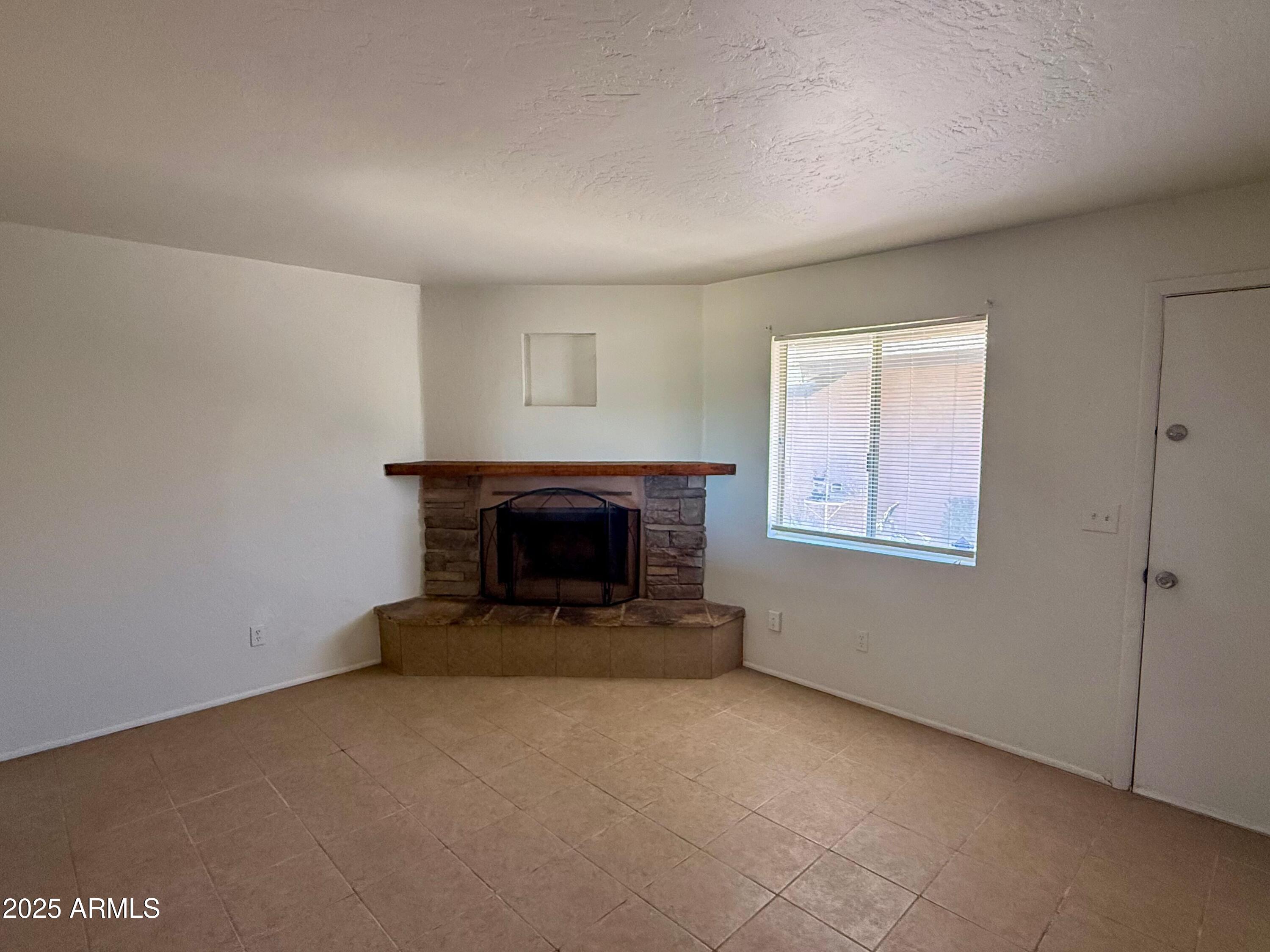 28 West Elm Street Tucson, AZ 85705 - Photo 4 of 14 an empty room with furniture and a fireplace
