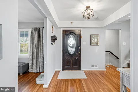 a view of a livingroom with furniture and a ceiling fan
