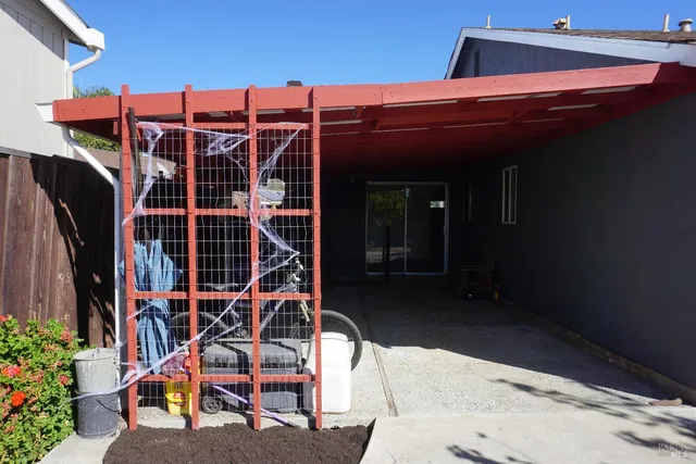 a view of an outdoor space