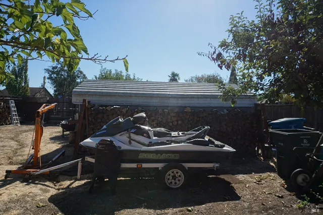 a view of backyard with table and chairs
