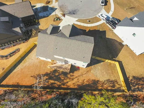 $2,550 | 909 Marshview Court, Hubert, NC 28539