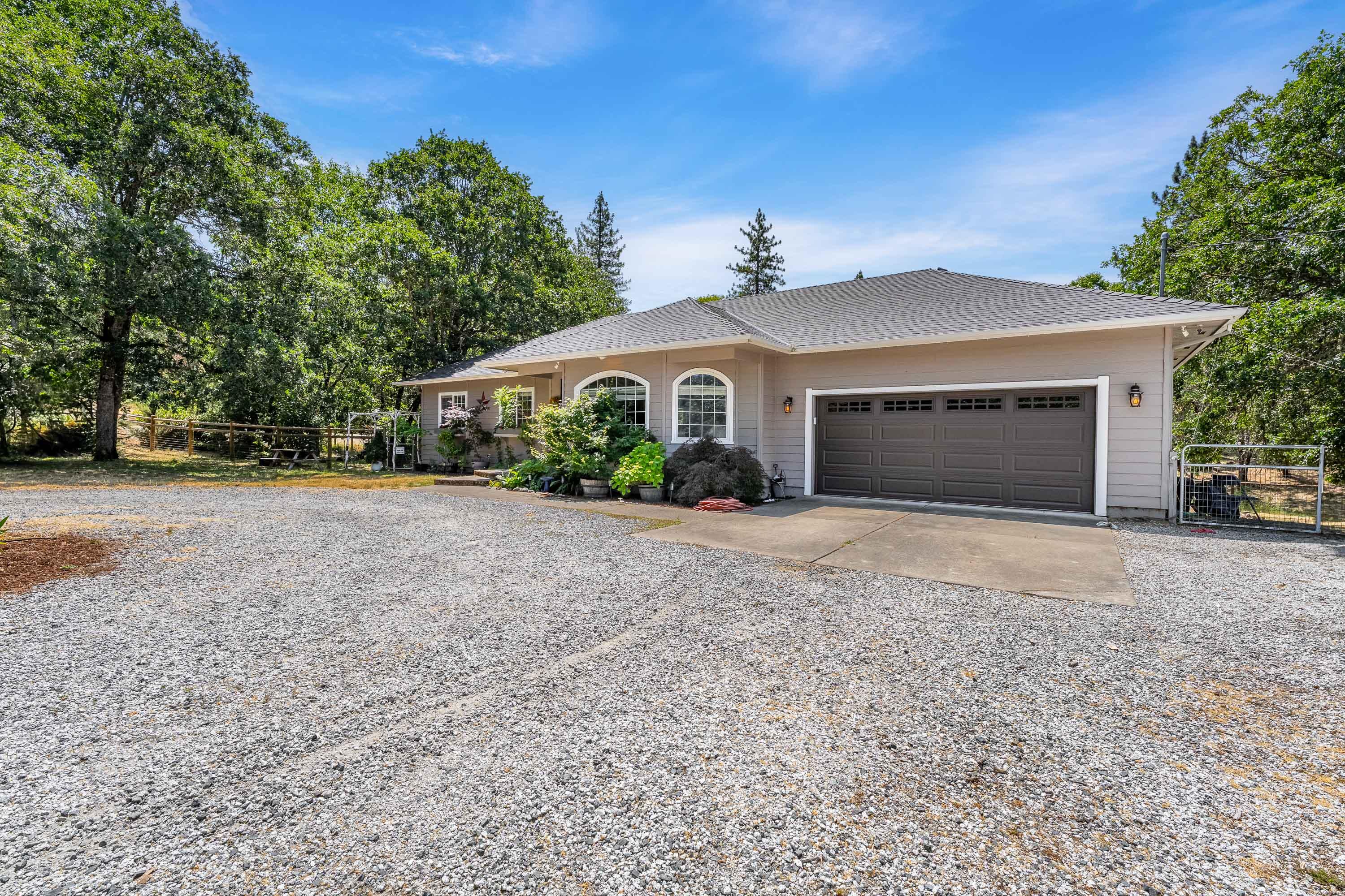 5851 Hugo Road Grants Pass, OR 97526 - Photo 37 of 48 EXT (3 of 20)