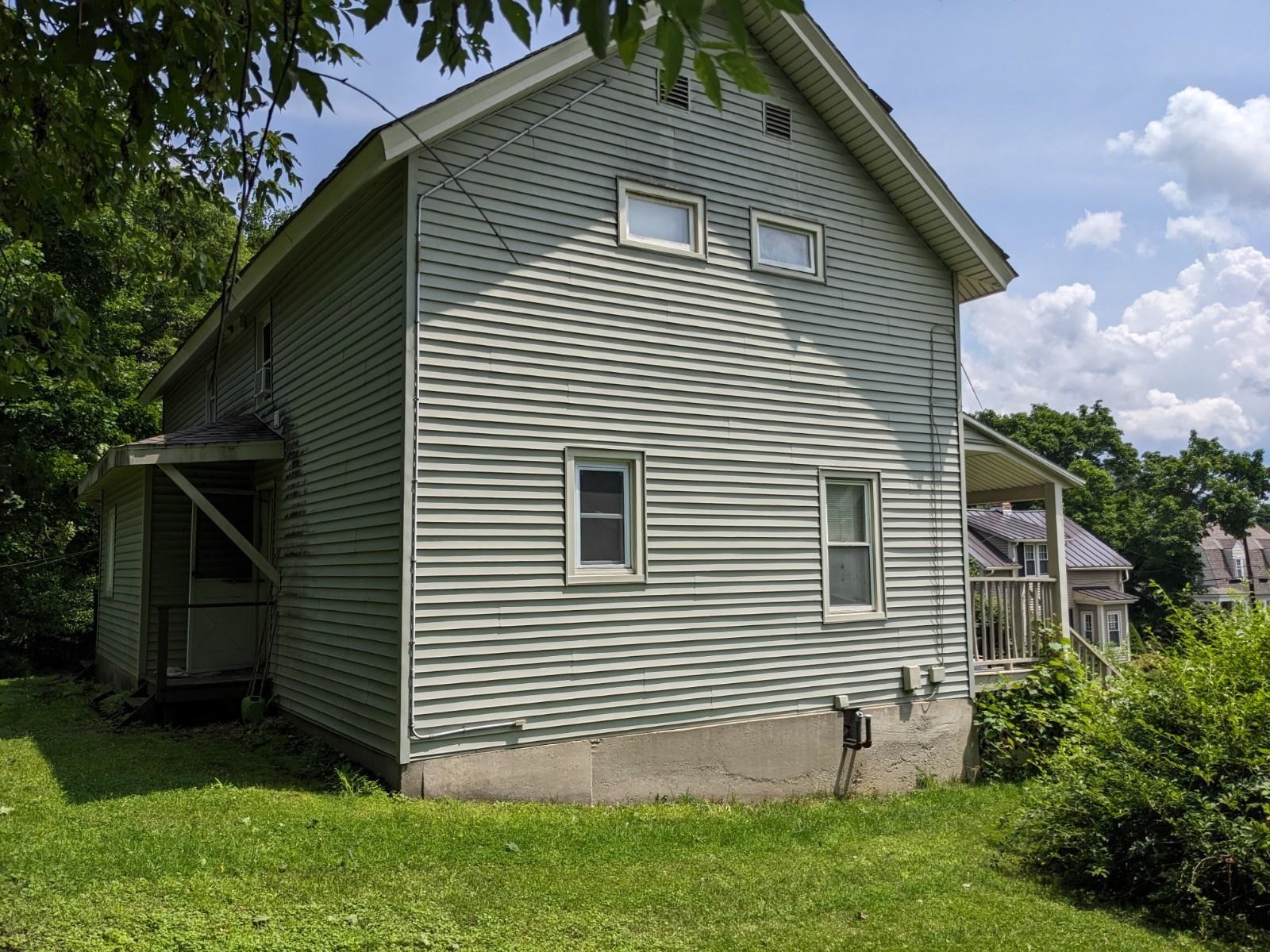 17 Jackson Avenue Rutland, VT 05701 - Photo 3 of 32