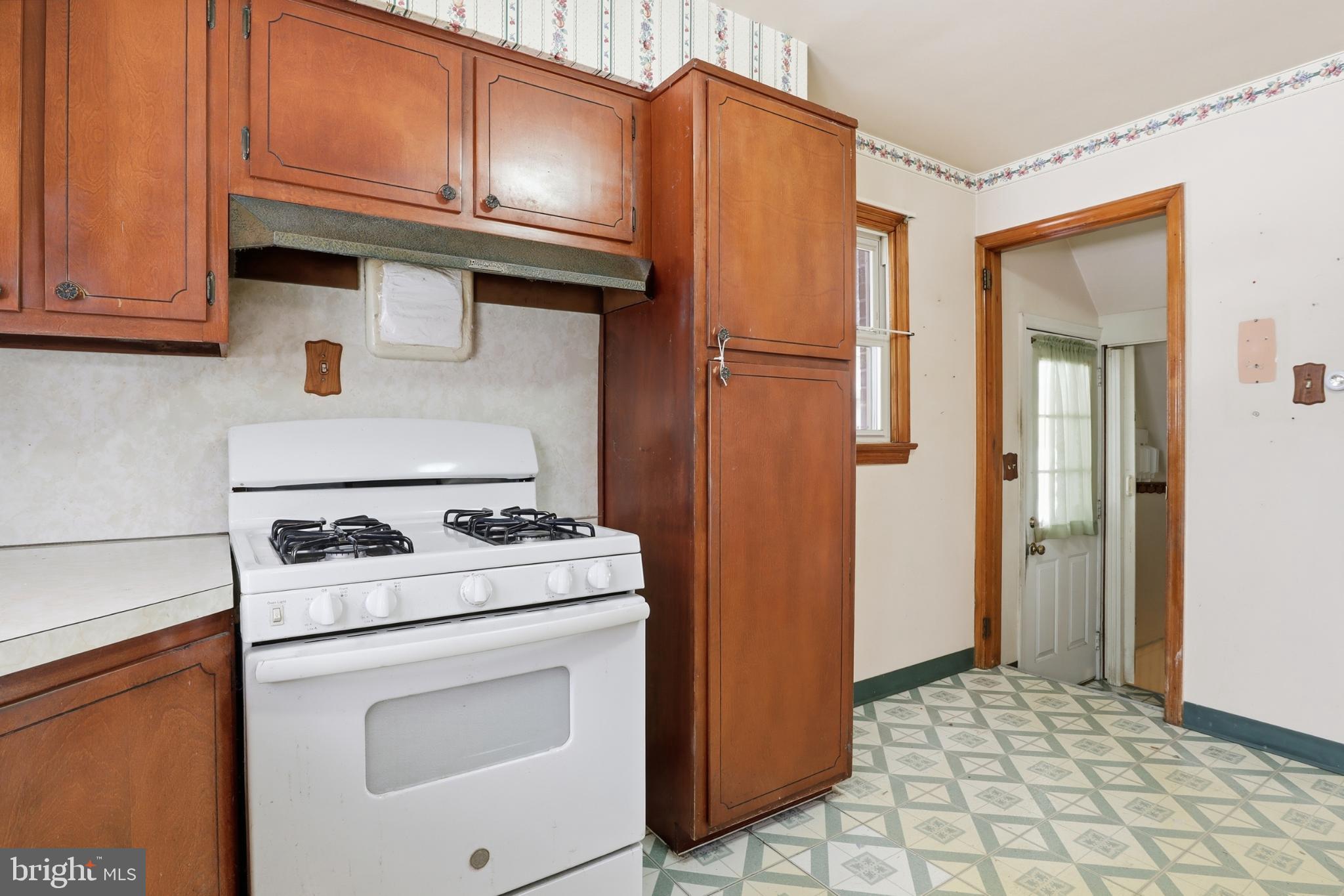 865 Taxville Road York, PA 17404 - Photo 11 of 40 Charming kitchen with vintage appeal.
