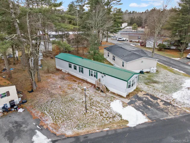 a view of a houses with a yard