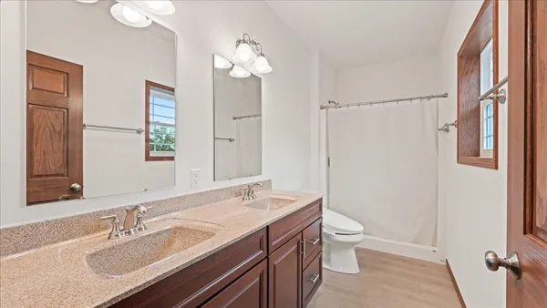 $947,000 | 13710 Airport, Ferryville, WI 54628