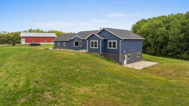 $947,000 | 13710 Airport, Ferryville, WI 54628