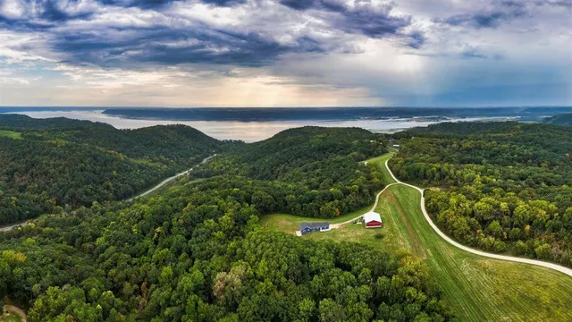 $947,000 | 13710 Airport, Ferryville, WI 54628