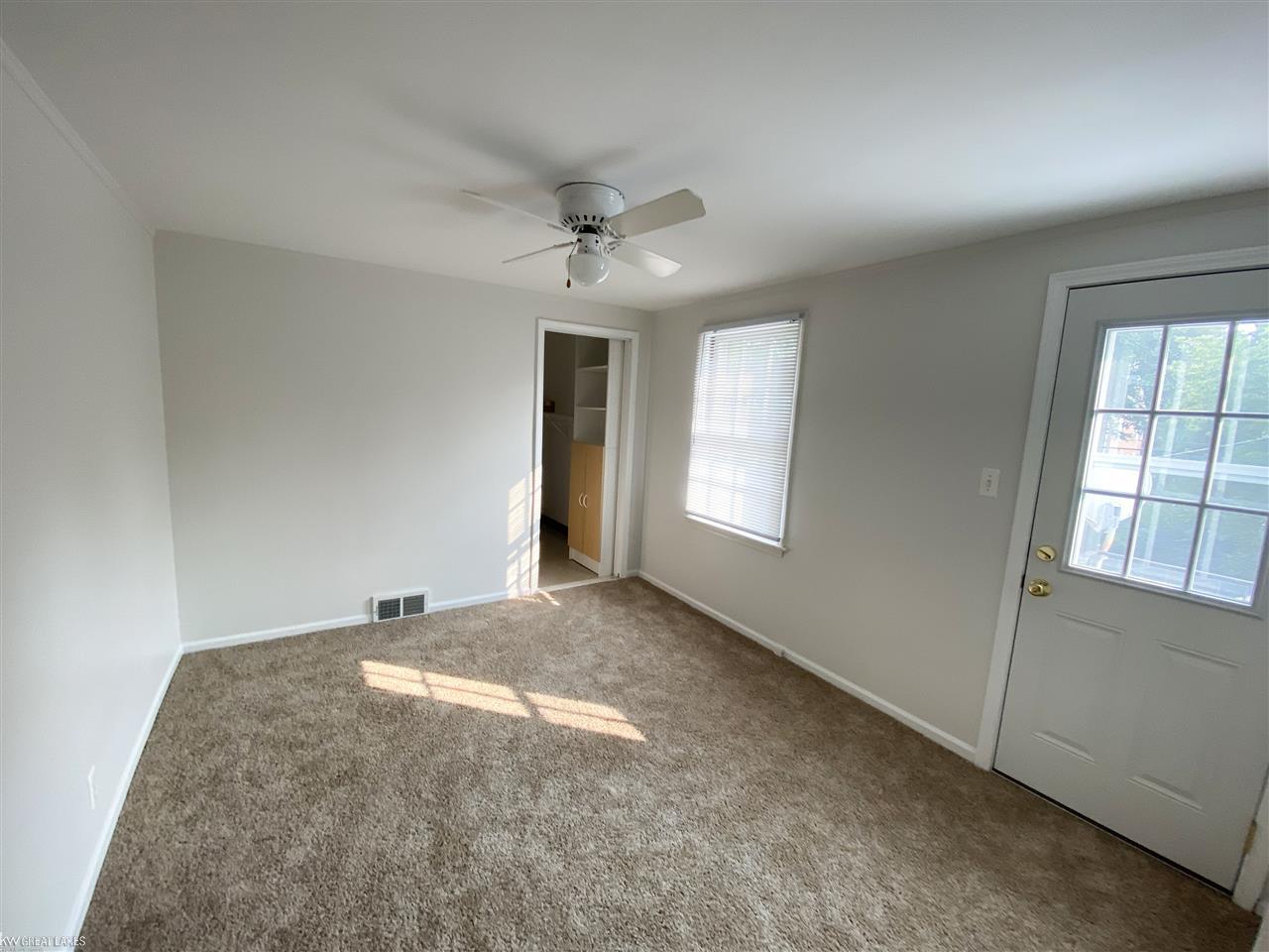 597 Roslyn Road Grosse Pointe, MI 48236 - Photo 19 of 36 50009447-19.JPG