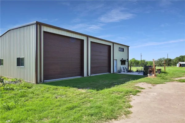 $695,000 | 4552 Mineral Cemetery Road, Beeville, TX 78102