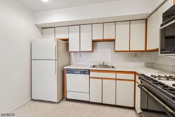 $295,000 | 45 Sunrise Drive, Gillette, NJ 07933