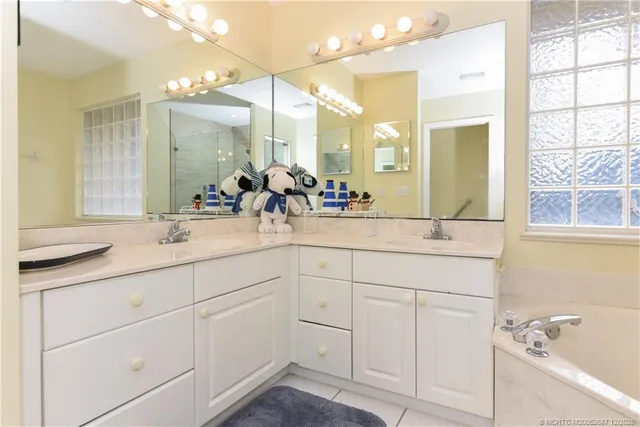 $675,000 | 5374 Southeast Running Oak Circle, Stuart, FL 34997