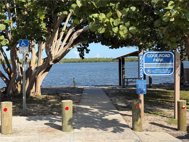 $675,000 | 5374 Southeast Running Oak Circle, Stuart, FL 34997