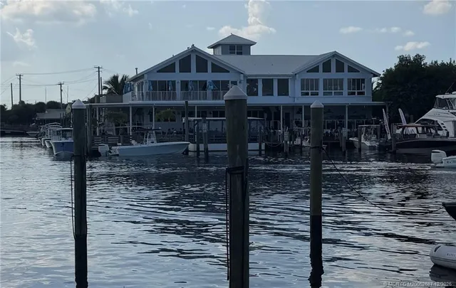 $675,000 | 5374 Southeast Running Oak Circle, Stuart, FL 34997