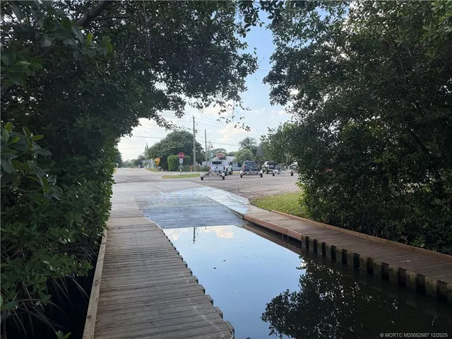 $675,000 | 5374 Southeast Running Oak Circle, Stuart, FL 34997