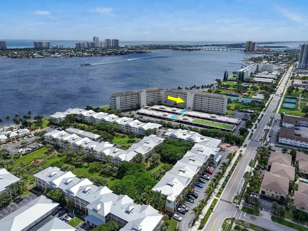 $343,999 | 801 Lake Shore Drive, Unit 414, Lake Park, FL 33403