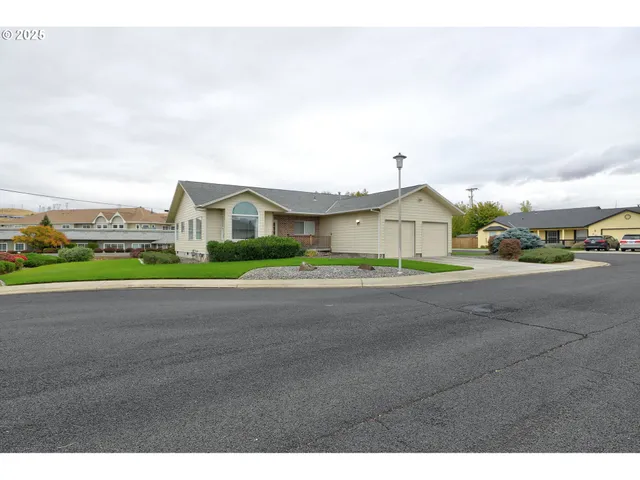 a houses view with a outdoor space