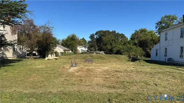 a view of a yard with a tree
