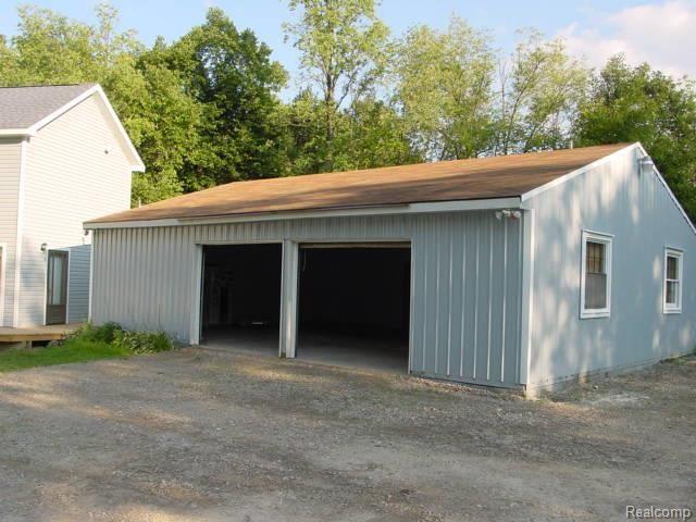 6918 Oak Grove Road Howell, MI 48855 - Photo 15 of 18 garage