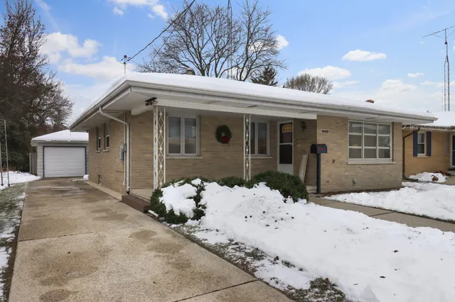 $299,900 | 1925 80th Place, Kenosha, WI 53143