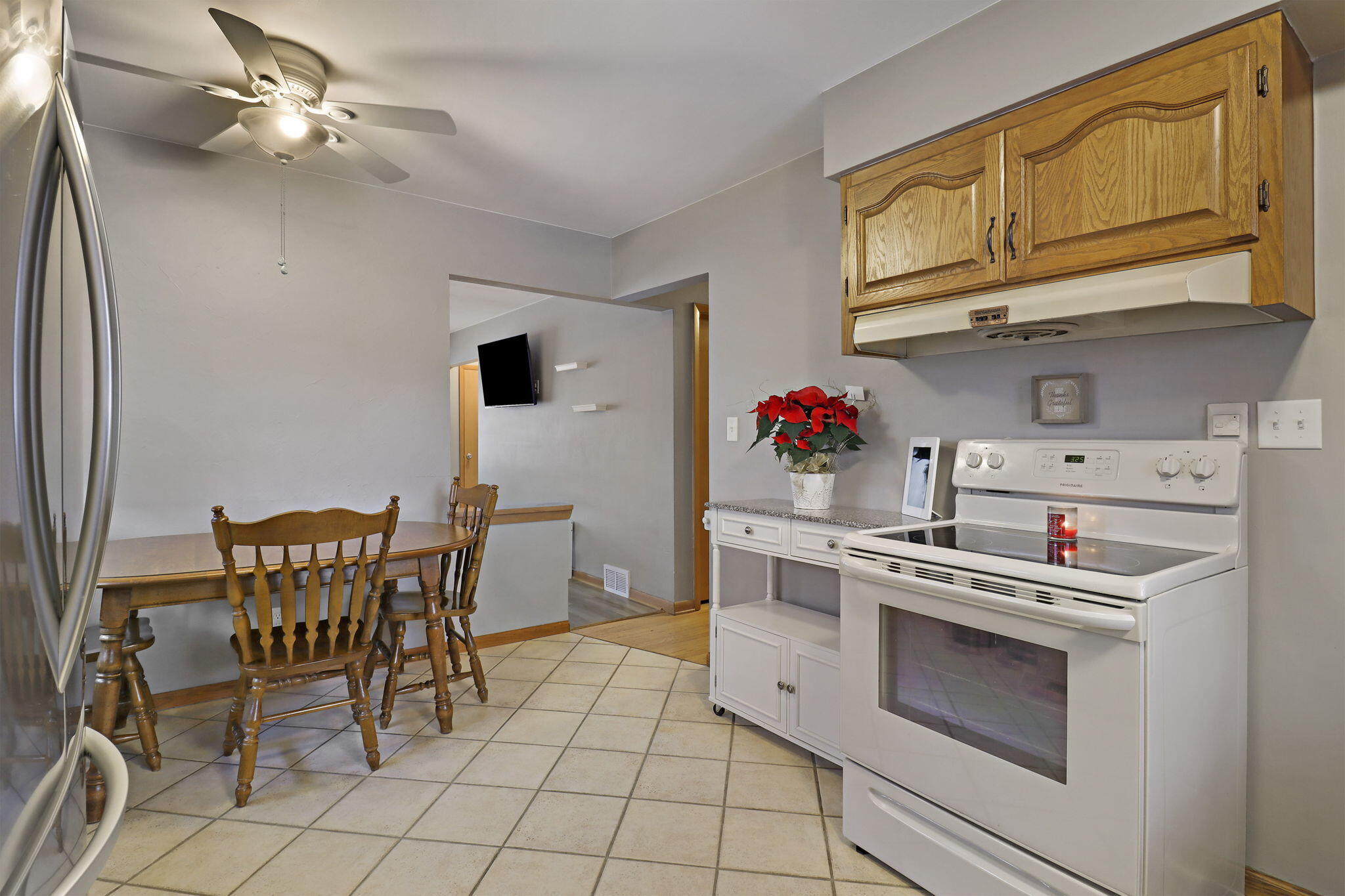 1925 80th Place Kenosha, WI 53143 - Photo 8 of 27 8-web-or-mls-1925 80th Pl, Kenosha, WI -