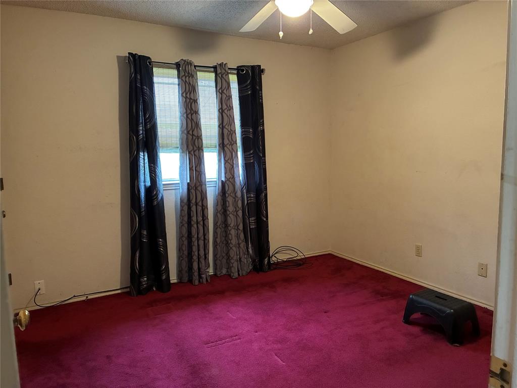 8430 Retta Mansfield Road Mansfield, TX 76063 - Photo 15 of 17 an empty room with windows and closet