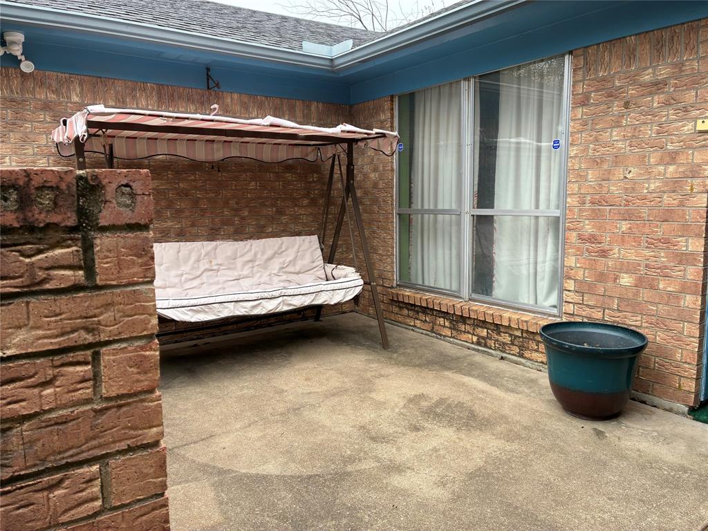 8430 Retta Mansfield Road Mansfield, TX 76063 - Photo 4 of 17 a view of room with window