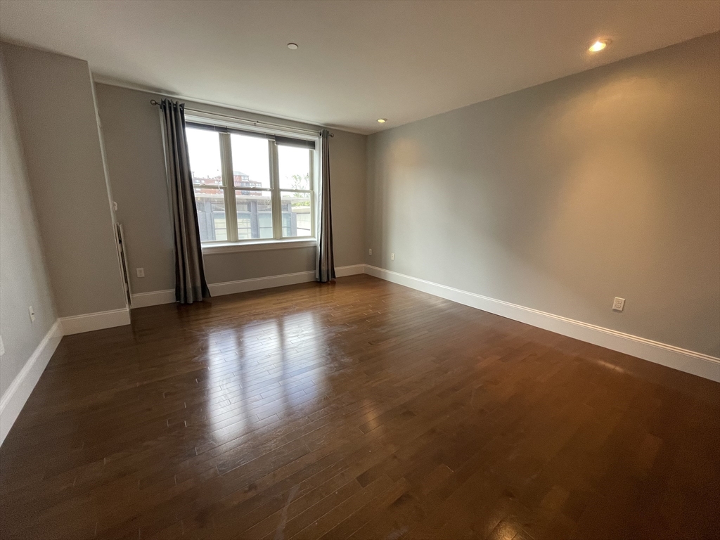 116-128 Rantoul Street, Unit 405 Beverly, MA 01915 - Photo 5 of 14