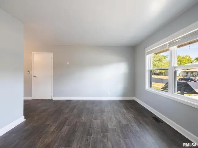 $119,900 | 3925 West Creighton Terrace, Peoria, IL 61615