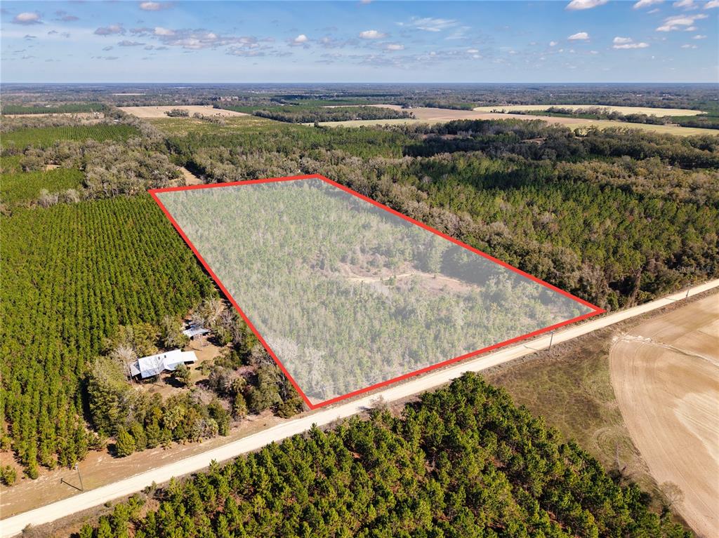17 Southwest 80th Street Trenton, FL 32693 - Photo 2 of 13 a view of a lake
