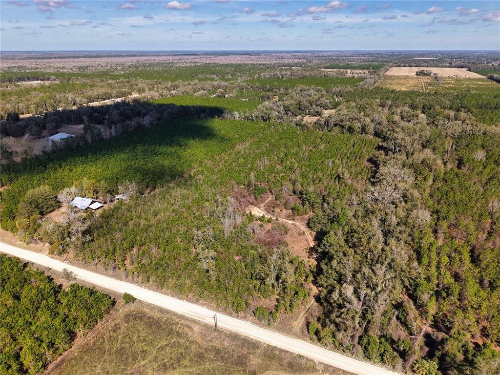 17 Southwest 80th Street Trenton, FL 32693 - Photo 3 of 13 a view of lake view and mountain
