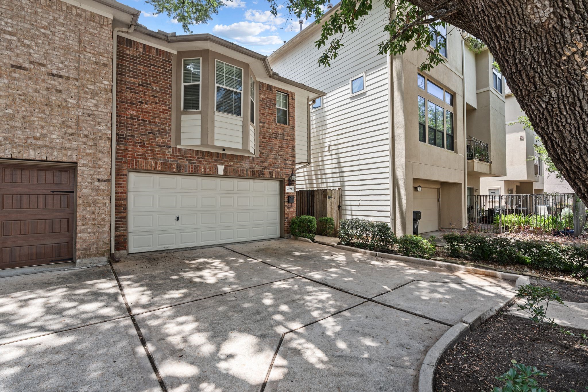 4223 Rose Street Houston, TX 77007 - Photo 38 of 40 Large and spacious driveway
